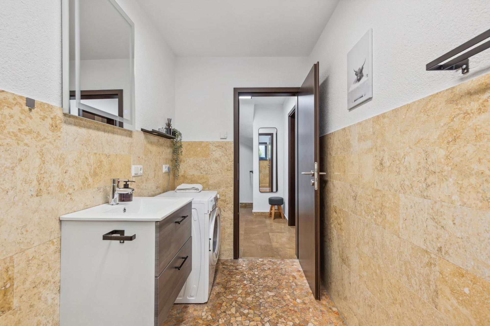 קובורג Fewo Moritz Mit Kleiner Terrasse Und Stellplatz מראה חיצוני תמונה